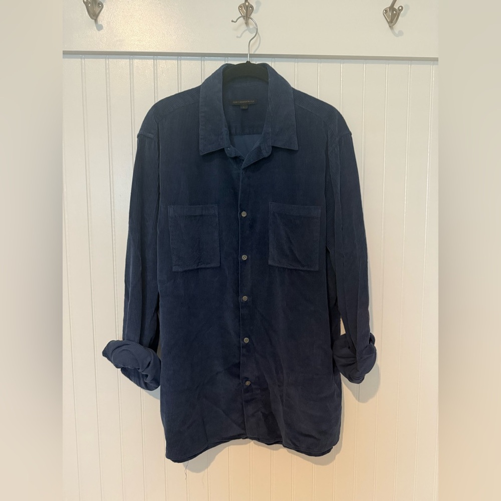 John Varvatos dark blue button down
Men’s Large